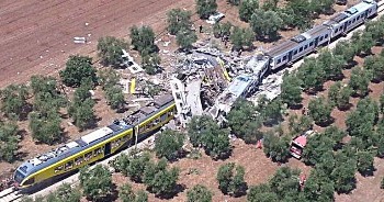 Scontro tra treni in Puglia: morti e feriti